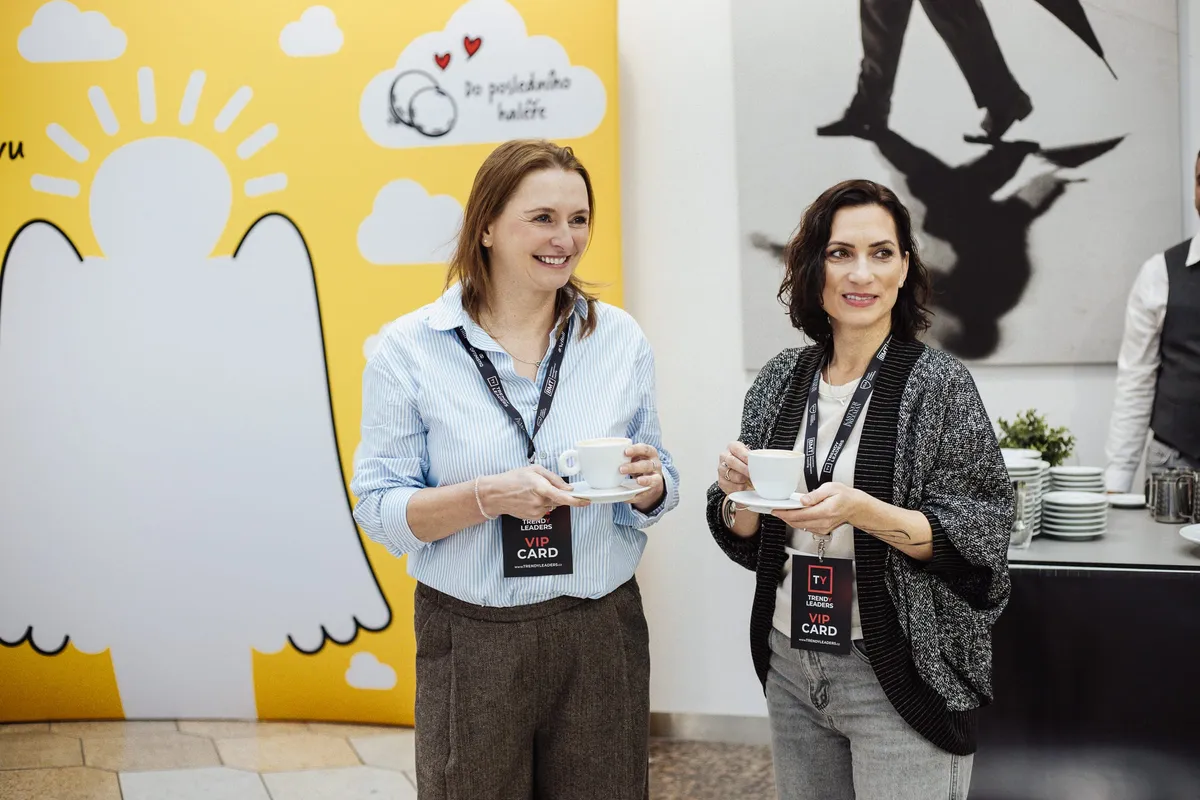 Neformální rozhovor na pódiu, Trendy Leaders 2025